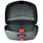 Vista lateral del baúl de moto 46 litros plata