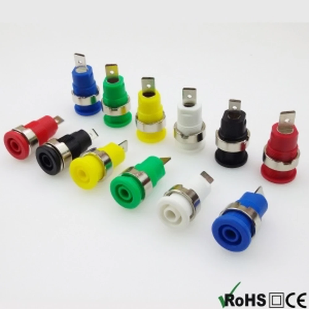 BS4302 2-pack 4 mm hona terminaler röd-svart för paneler