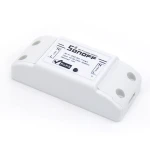 Vista frontal del conmutador WiFi Sonoff Basic para control remoto de dispositivos