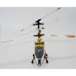 Detalle del rotor principal del helicóptero radio control M-1 V2 dorado