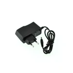 Vista lateral del hub USB 2.0 7 puertos color negro con fuente de alimentación