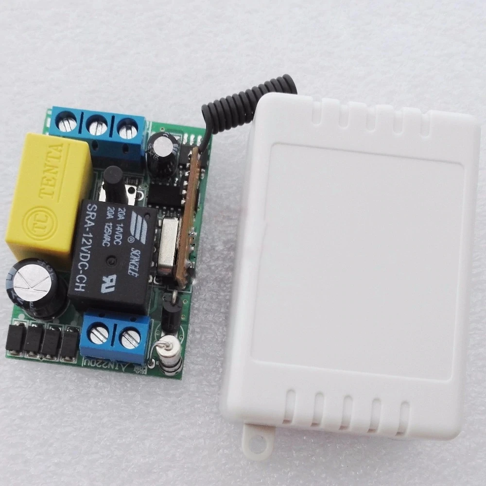 Detalle del botón de aprendizaje del Interruptor de Control Remoto Inalámbrico 220V SONOFF