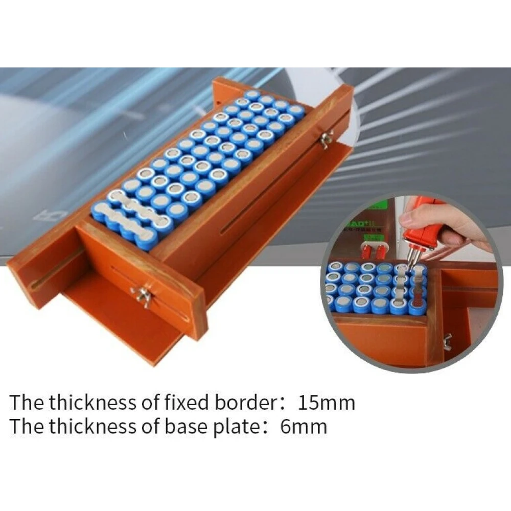 Detalle del tablero fijo de baquelita del soporte para baterías 18650